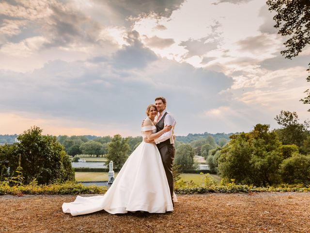 James and Hannah&apos;s Wedding in Henley On Thames, Oxfordshire 77