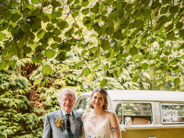 Alex and Kate's Wedding in Banbury, Oxfordshire 22