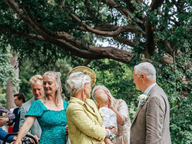 Michelle and John&apos;s Wedding in Oxon, Oxfordshire 8