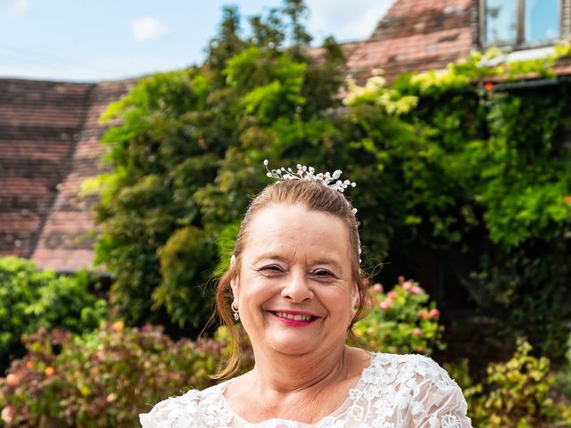 Ian and Mandy&apos;s Wedding in Bromsgrove, Worcestershire 3