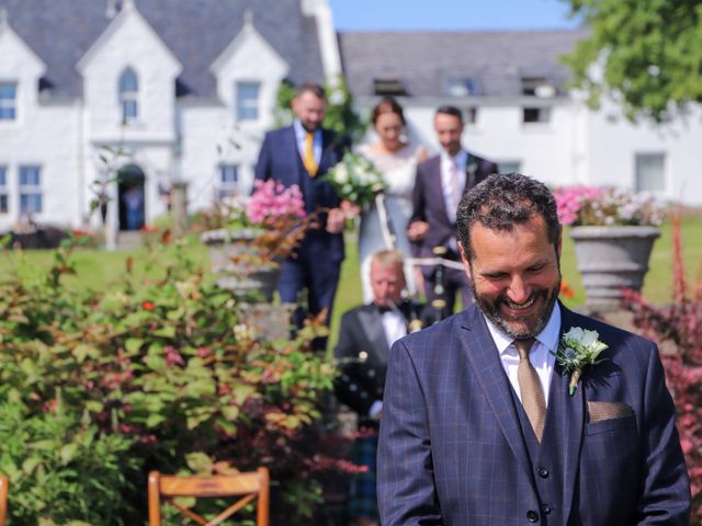 Alex and Sam&apos;s Wedding in Island of Skye, Highlands 11