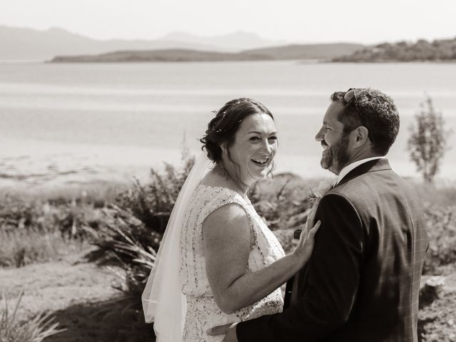 Alex and Sam&apos;s Wedding in Island of Skye, Highlands 17