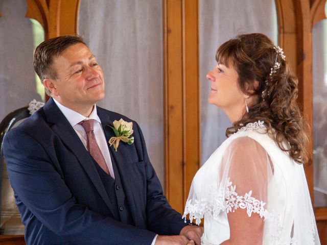 Rachel and Richard&apos;s Wedding in Eastwood, Nottinghamshire 8