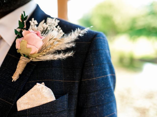 BASSEY and LISA&apos;s Wedding in Driffield, East Riding of Yorkshire 23