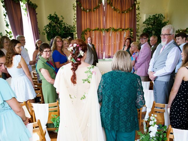 Craig and Stacy&apos;s Wedding in Gloucester, Gloucestershire 9