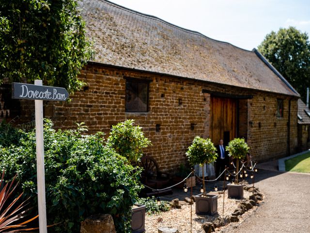 Joe and Meg&apos;s Wedding in Banbury, Oxfordshire 3