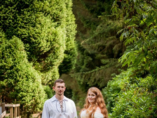 James and Catriona&apos;s Wedding in Peeblesshire, Lothian &amp; Borders 8