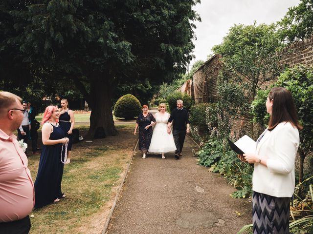 Tom and Lucy&apos;s Wedding in Spalding, Lincolnshire 1