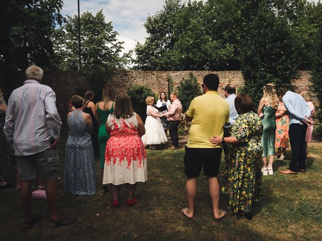 Tom and Lucy&apos;s Wedding in Spalding, Lincolnshire 2