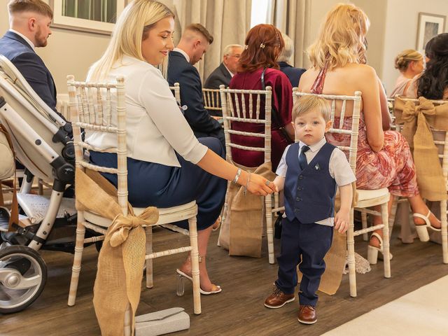 Gail and Clive's Wedding in Eastwood, Nottinghamshire 6