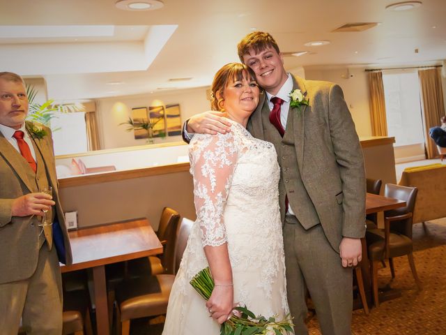 Gail and Clive's Wedding in Eastwood, Nottinghamshire 20