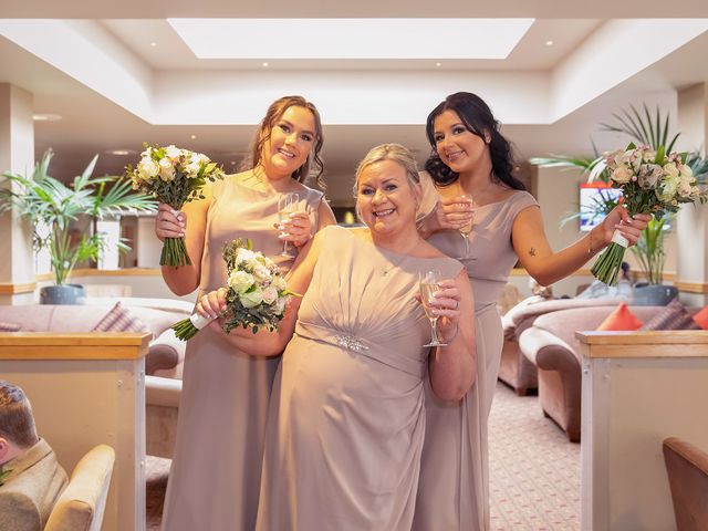 Gail and Clive's Wedding in Eastwood, Nottinghamshire 40