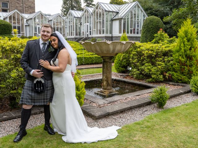 Samantha and Daniel's Wedding in Dundee, Fife &amp; Angus 10