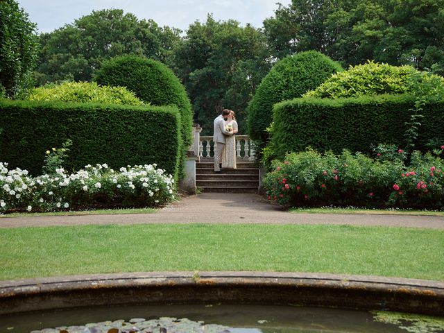 Joseph and Emily&apos;s Wedding in Twickenham, Middlesex 11