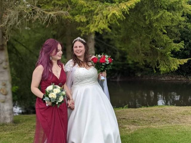 Frazer Richardson  and Rebecca Davies &apos;s Wedding in Aldermaston, Berkshire 5