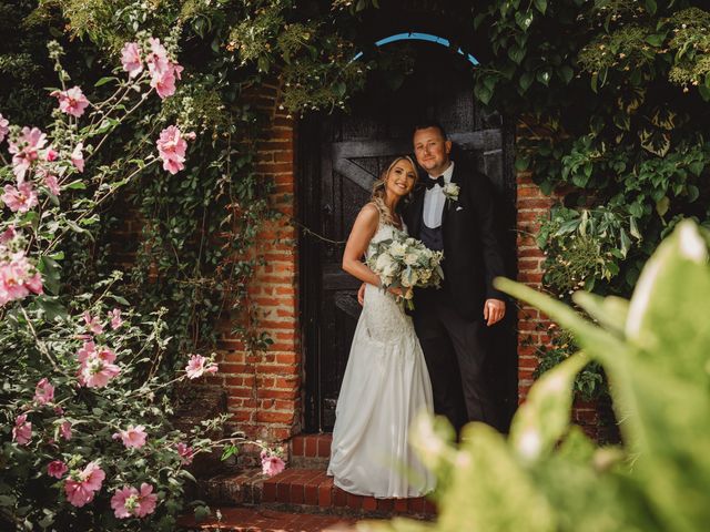 Jack and Tanya&apos;s Wedding in Milton Keynes, Buckinghamshire 10