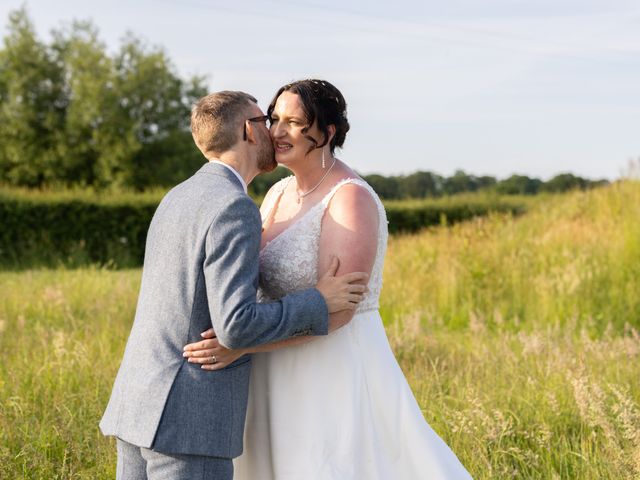 Adrian and Veronica&apos;s Wedding in Bicester, Oxfordshire 6