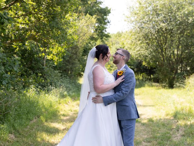 Adrian and Veronica&apos;s Wedding in Bicester, Oxfordshire 13
