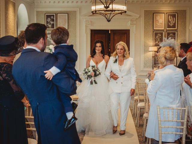 Christopher and Victoria&apos;s Wedding in Milton Keynes, Buckinghamshire 6
