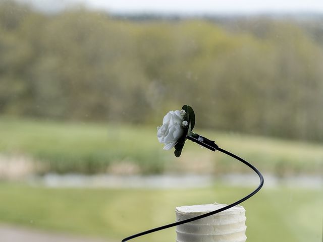 Lynddon and Bethany&apos;s Wedding in Fareham, Hampshire 8