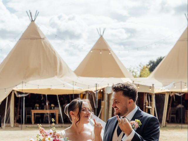 Harriet and Simon's Wedding in Banbury, Oxfordshire 17