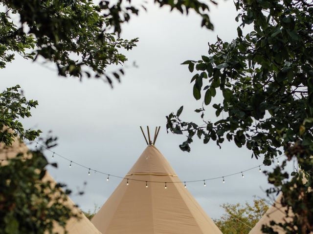 Harriet and Simon's Wedding in Banbury, Oxfordshire 2