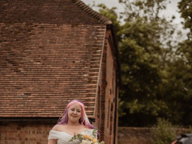 Helene and Sam&apos;s Wedding in Basingstoke, Hampshire 3