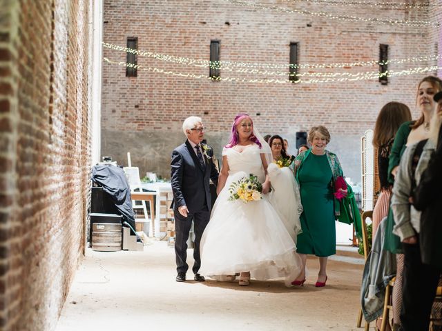 Helene and Sam&apos;s Wedding in Basingstoke, Hampshire 4