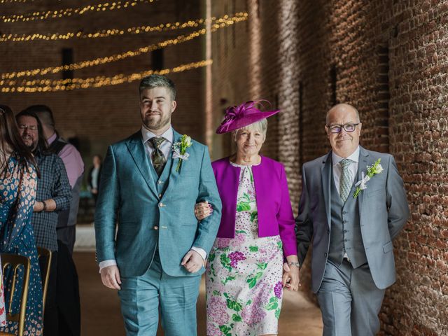 Helene and Sam&apos;s Wedding in Basingstoke, Hampshire 5