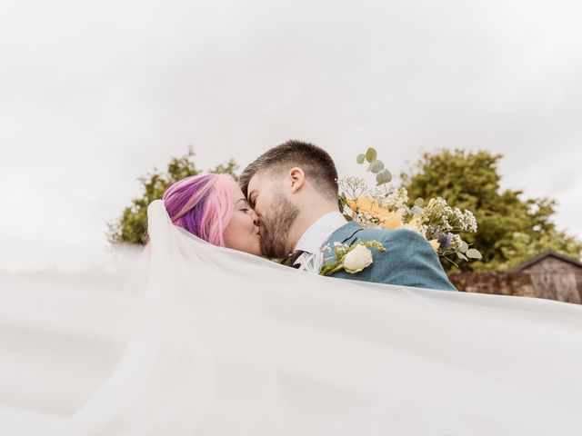 Helene and Sam&apos;s Wedding in Basingstoke, Hampshire 9