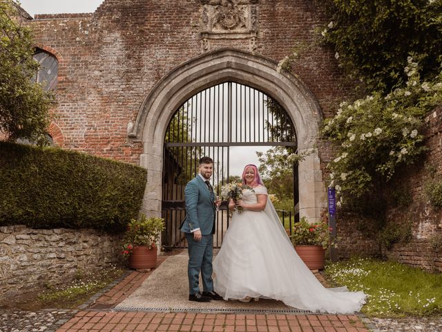 Helene and Sam&apos;s Wedding in Basingstoke, Hampshire 17