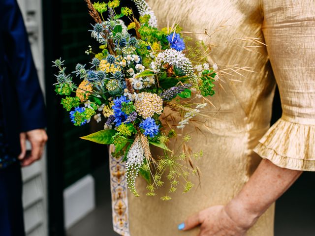 Simon and Caroline&apos;s Wedding in Tunbridge Wells, Kent 11