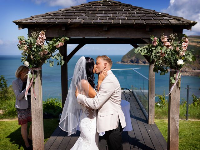 Adam and Lyndsey&apos;s Wedding in Ilfracombe, Devon 12