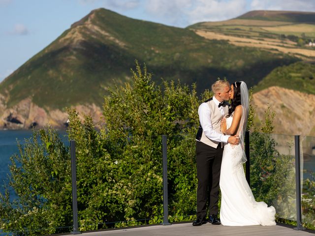 Adam and Lyndsey&apos;s Wedding in Ilfracombe, Devon 20