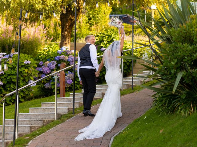 Adam and Lyndsey&apos;s Wedding in Ilfracombe, Devon 23