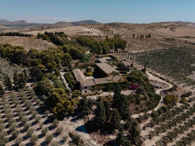 Maisie and Siemon's Wedding in Sicily, Sicily 13