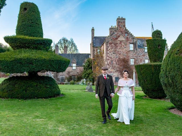 Chris and Siobhan&apos;s Wedding in Dundee, Fife &amp; Angus 6