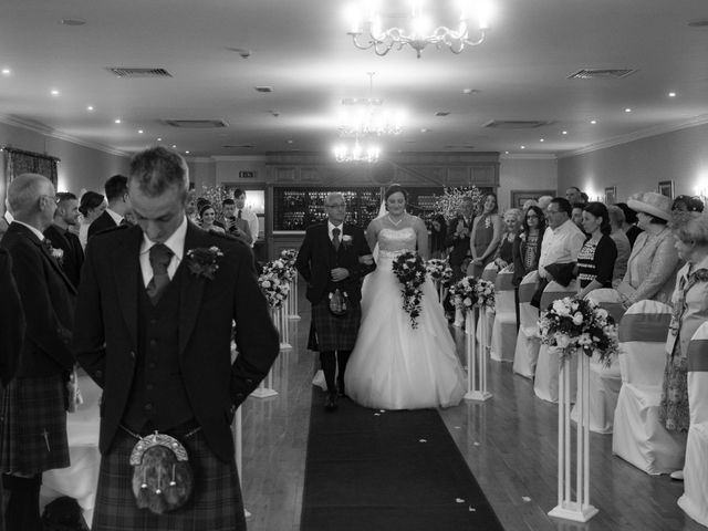 Colin and Lindsay&apos;s Wedding in Fife , Fife &amp; Angus 23