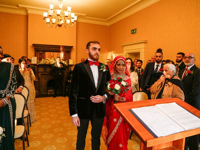 Ahsam and Nadiya&apos;s Wedding in Hornchurch, Essex 15