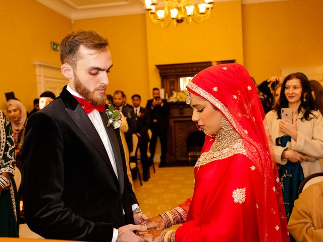 Ahsam and Nadiya&apos;s Wedding in Hornchurch, Essex 16