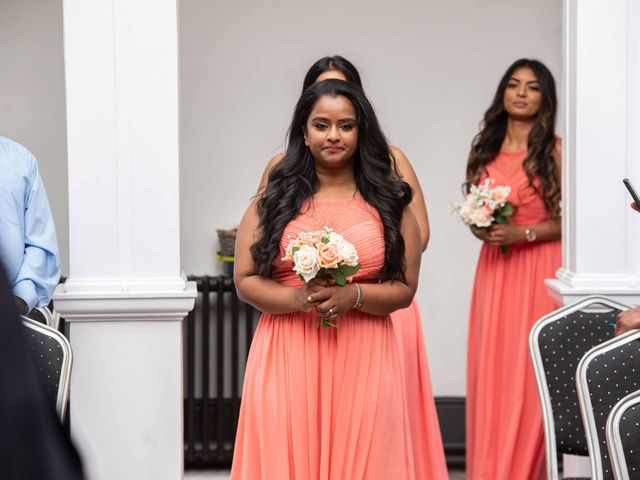 Arun and Kavitha&apos;s Wedding in Twickenham, Middlesex 26
