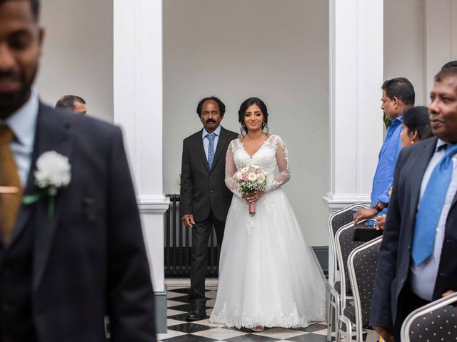 Arun and Kavitha&apos;s Wedding in Twickenham, Middlesex 28