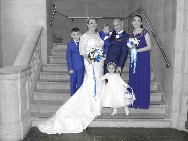Darren and Kirsty&apos;s Wedding in Bolton, Greater Manchester 16