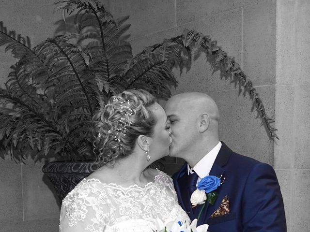 Darren and Kirsty&apos;s Wedding in Bolton, Greater Manchester 17