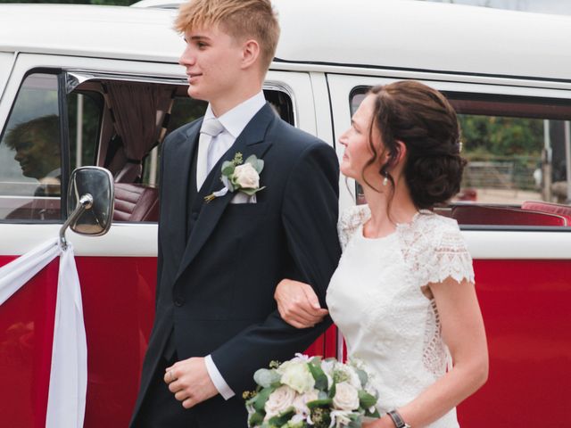 Nick and Theda&apos;s Wedding in Barton-le-Clay, Bedfordshire 10