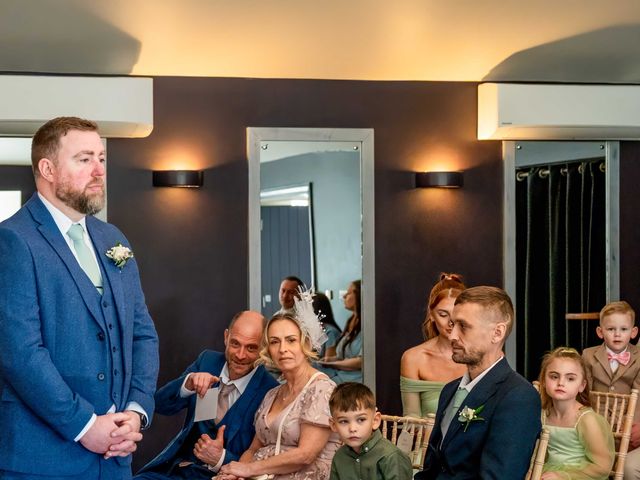 Chris and Lianne's Wedding in Colchester, Essex 7