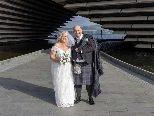 Stephen and Elizabeth&apos;s Wedding in Dundee, Fife &amp; Angus 9