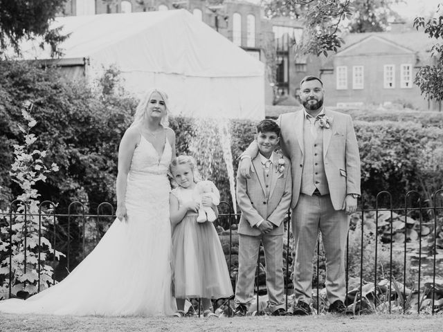 Sean and Laura&apos;s Wedding in Market Bosworth, Leicestershire 12