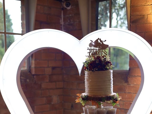 Steve and Dionne's Wedding in Redditch, Worcestershire 10