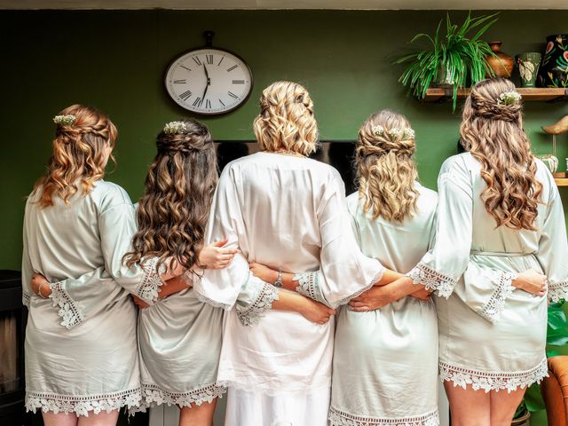 Steve and Catherine&apos;s Wedding in Kingston Upon Hull, East Riding of Yorkshire 10